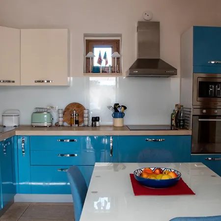 With Trullo And Pool, Hébergement de vacances