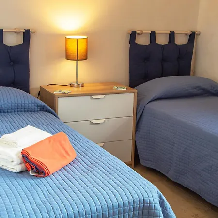 Hébergement de vacances With Trullo And Pool, *