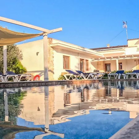 Hébergement de vacances With Trullo And Pool, *