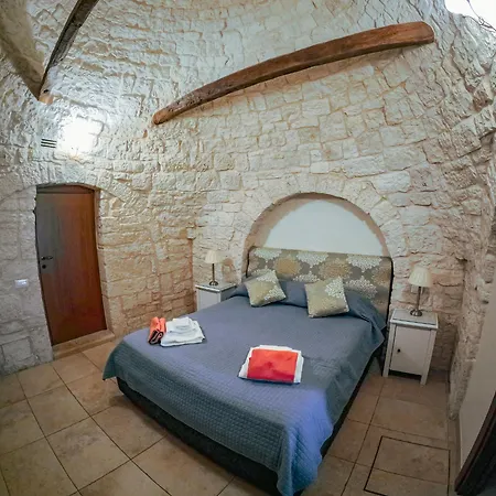 With Trullo And Pool, Hébergement de vacances